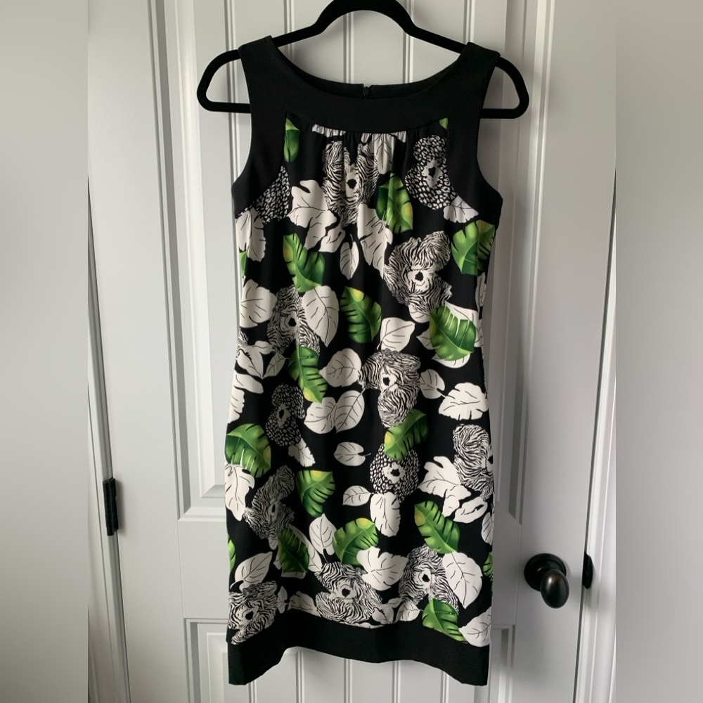 Dress Barn Black, White and green sheath dress with pockets!